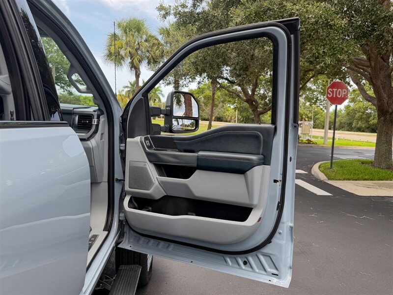 2024 Ford F-450 Super Duty Limited   - Photo 38 - Bonita Springs, FL 34134