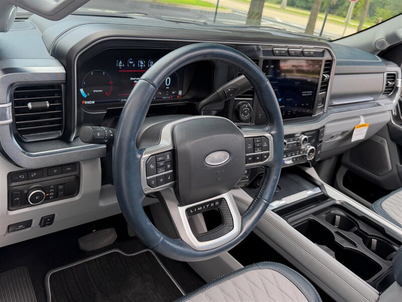 2024 Ford F-450 Super Duty Limited   - Photo 29 - Bonita Springs, FL 34134