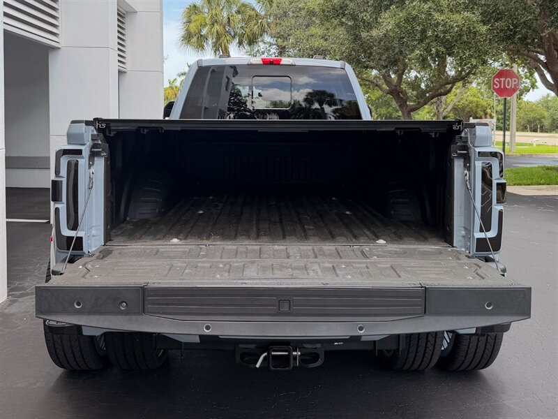 2024 Ford F-450 Super Duty Limited   - Photo 39 - Bonita Springs, FL 34134