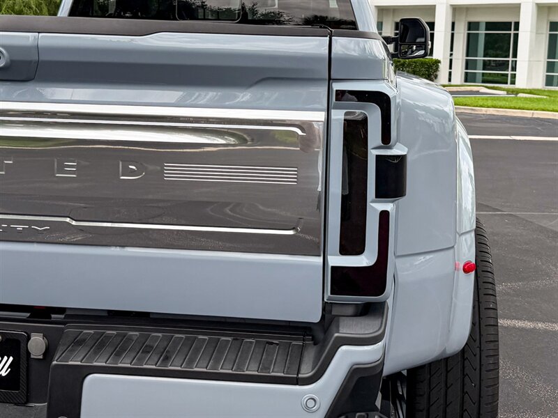 2024 Ford F-450 Super Duty Limited   - Photo 55 - Bonita Springs, FL 34134