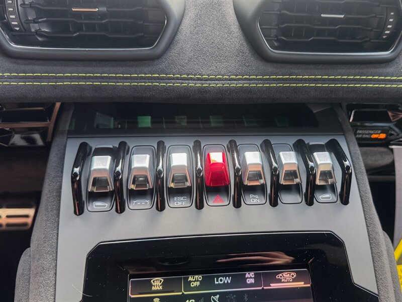2024 Lamborghini Huracan Sterrato - Photo 16 - Bonita Springs, FL 34134