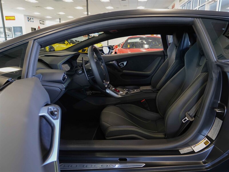 2019 Lamborghini Huracan LP 580-2   - Photo 29 - Bonita Springs, FL 34134