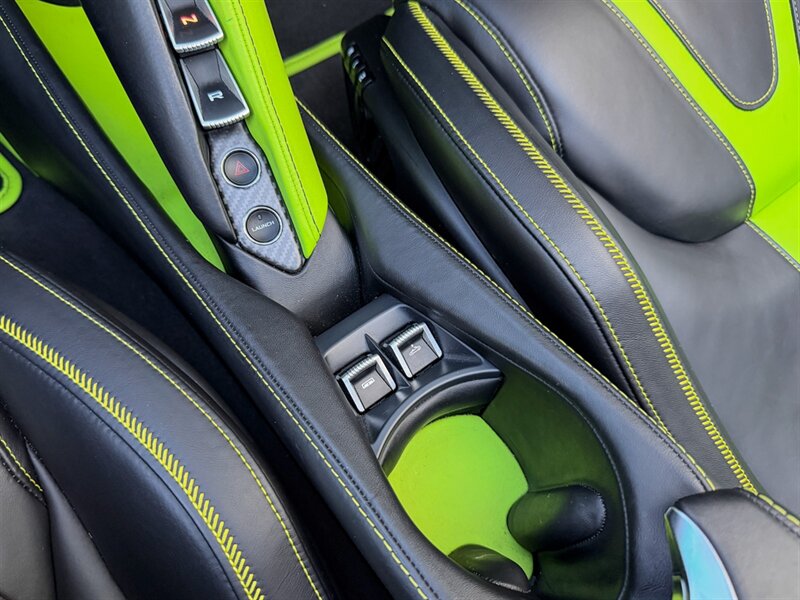 2021 McLaren 720S Spider Performance   - Photo 22 - Bonita Springs, FL 34134