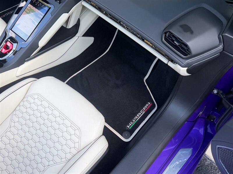 2023 Lamborghini Huracan EVO Spyder - Photo 30 - Bonita Springs, FL 34134