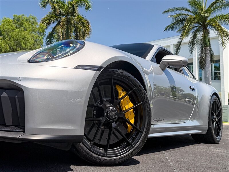2025 Porsche 911 Carrera 4 GTS - Photo 11 - Bonita Springs, FL 34134