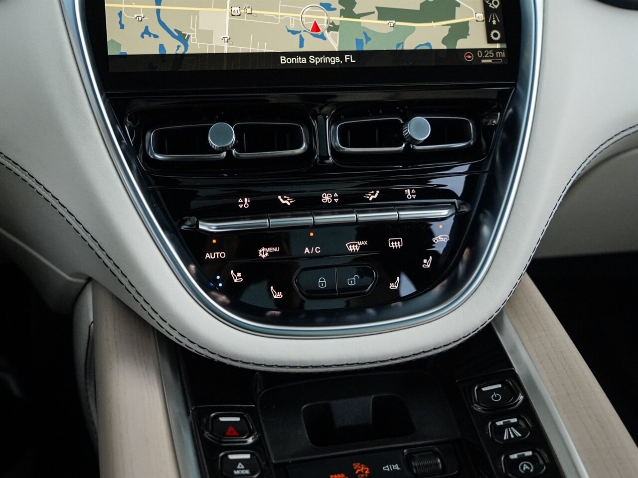 2021 Aston Martin DBX   - Photo 18 - Bonita Springs, FL 34134