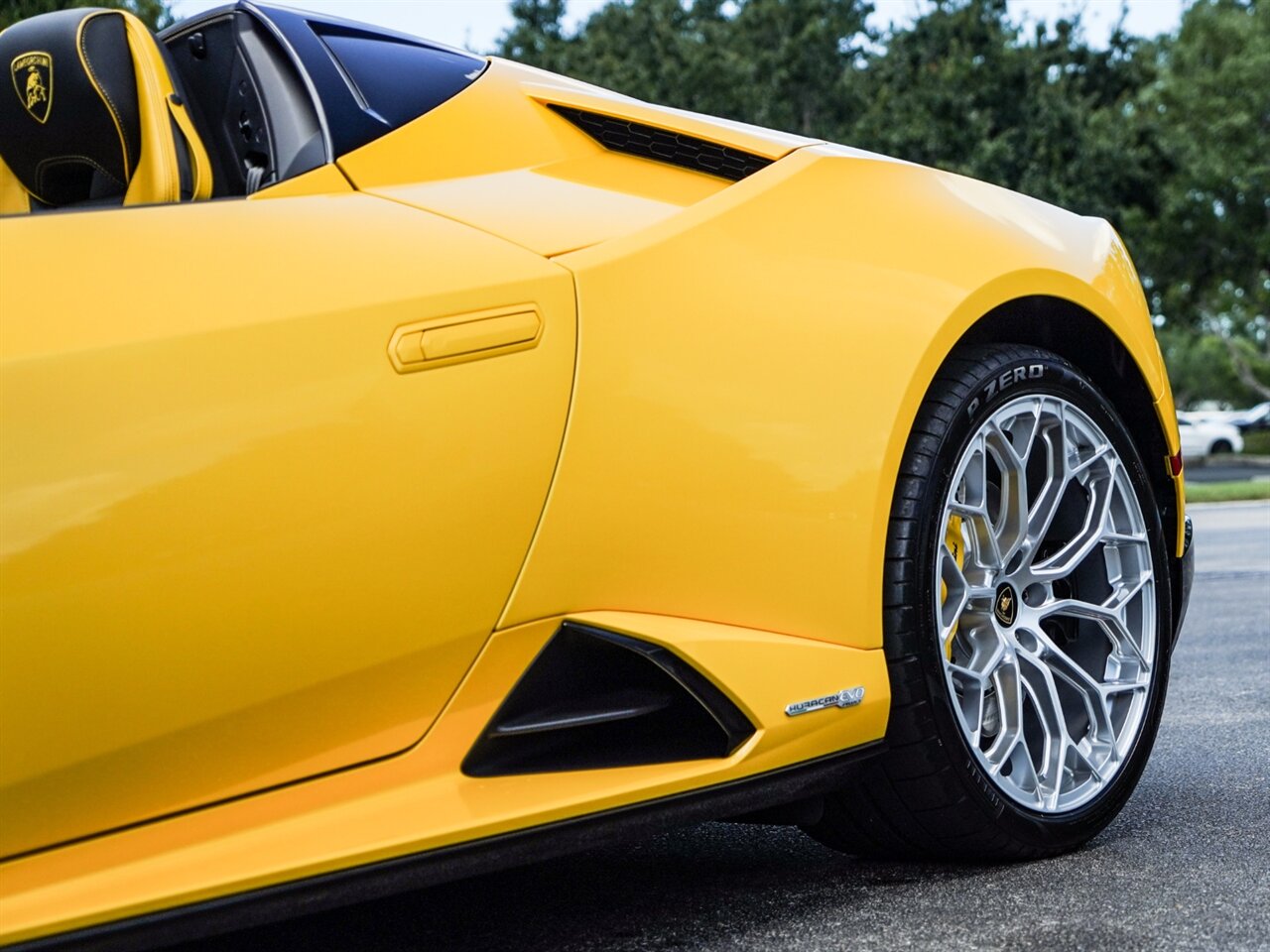 2022 Lamborghini Huracan EVO Spyder   - Photo 11 - Bonita Springs, FL 34134