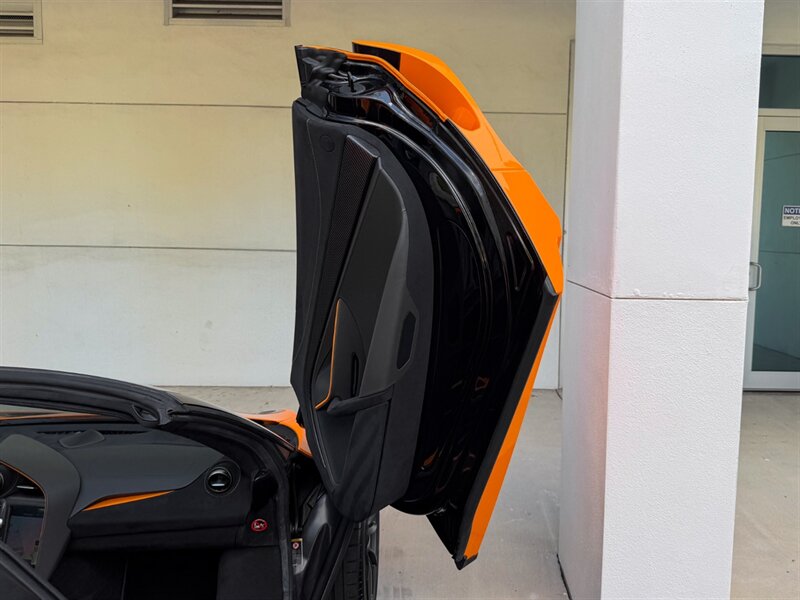 2022 McLaren 720S Spider Performance   - Photo 37 - Bonita Springs, FL 34134