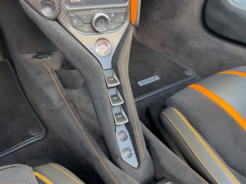 2022 McLaren 720S Spider Performance   - Photo 21 - Bonita Springs, FL 34134