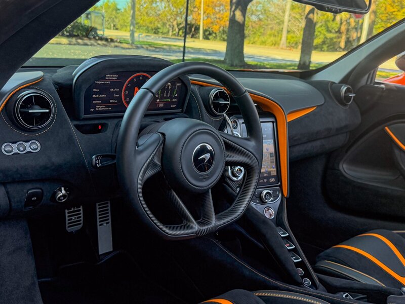 2022 McLaren 720S Coupe Performance   - Photo 15 - Bonita Springs, FL 34134