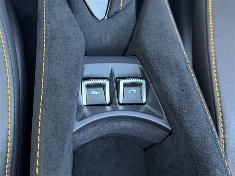 2022 McLaren 720S Coupe Performance   - Photo 23 - Bonita Springs, FL 34134