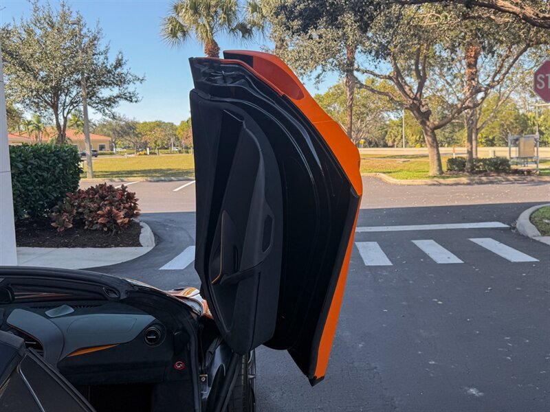 2022 McLaren 720S Coupe Performance   - Photo 38 - Bonita Springs, FL 34134