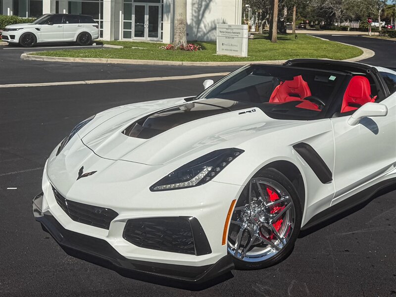 2019 Chevrolet Corvette ZR1   - Photo 5 - Bonita Springs, FL 34134