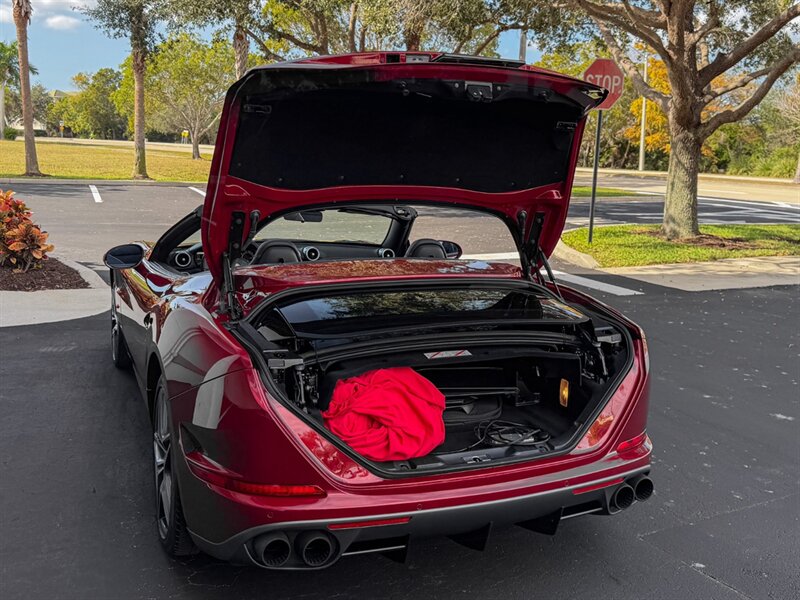 2016 Ferrari California T   - Photo 40 - Bonita Springs, FL 34134