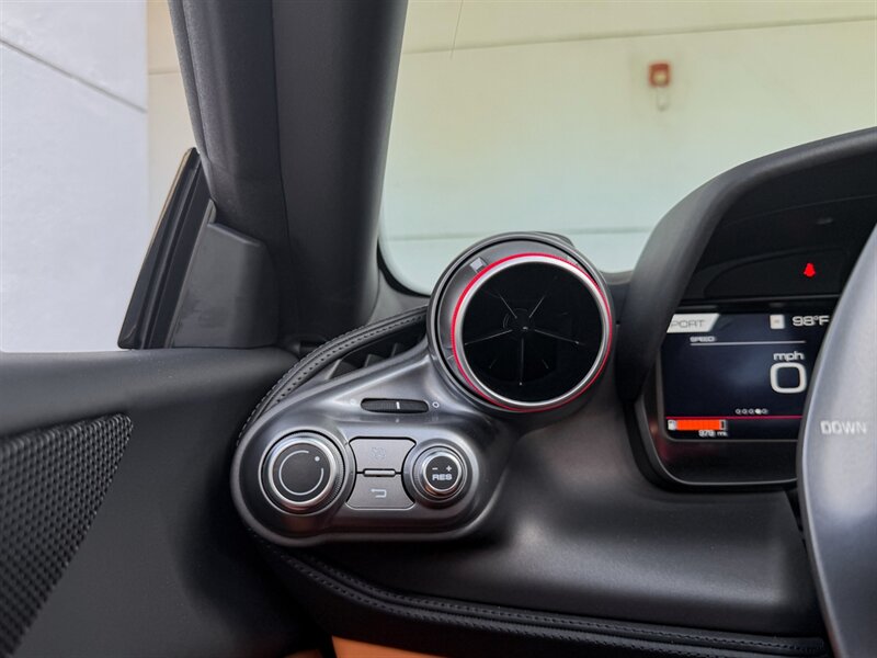 2023 Ferrari F8 Spider - Photo 20 - Bonita Springs, FL 34134