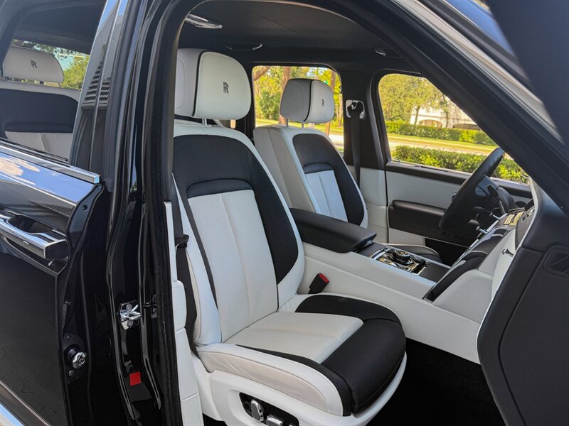 2021 Rolls-Royce Cullinan   - Photo 30 - Bonita Springs, FL 34134