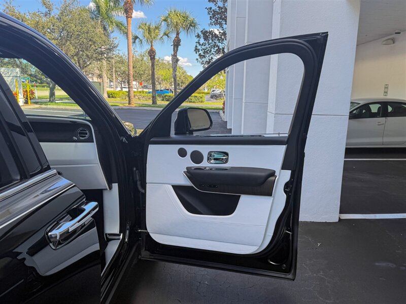 2021 Rolls-Royce Cullinan   - Photo 37 - Bonita Springs, FL 34134