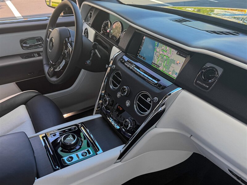 2021 Rolls-Royce Cullinan   - Photo 33 - Bonita Springs, FL 34134