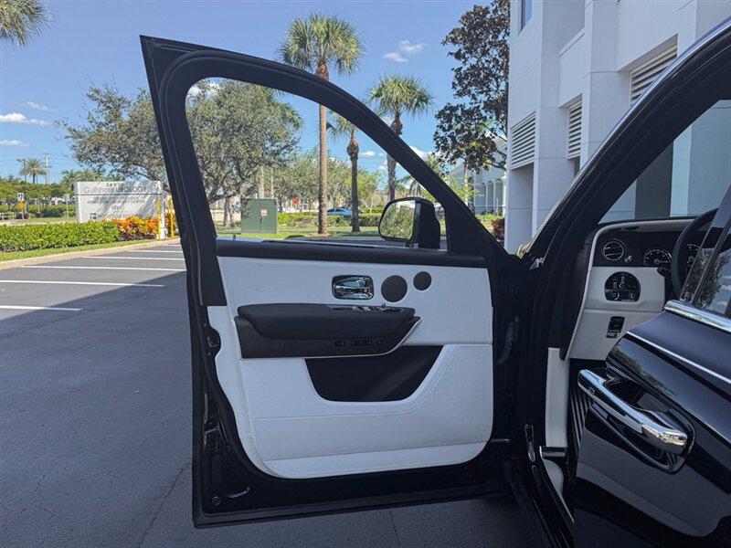 2021 Rolls-Royce Cullinan   - Photo 23 - Bonita Springs, FL 34134