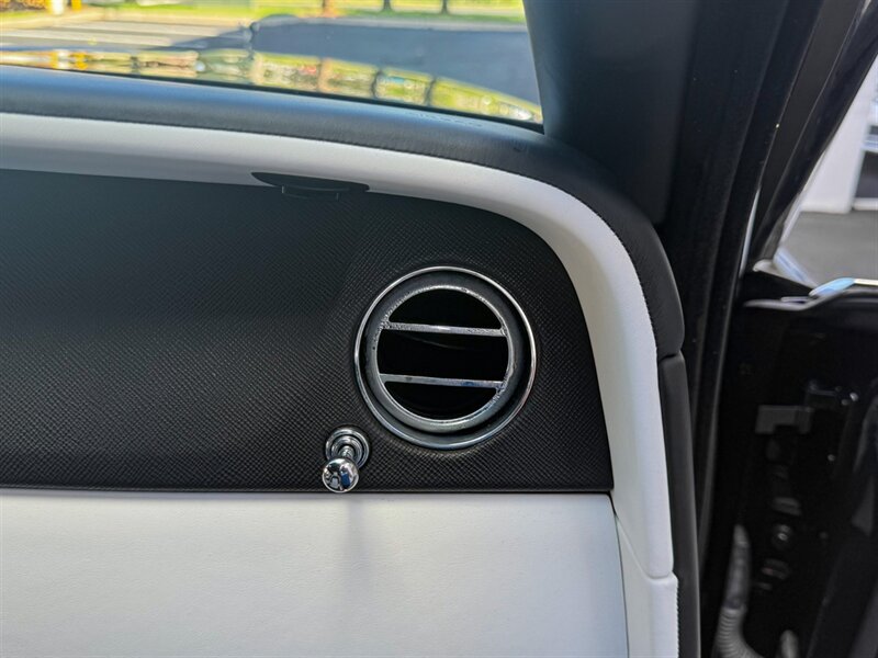 2021 Rolls-Royce Cullinan   - Photo 36 - Bonita Springs, FL 34134