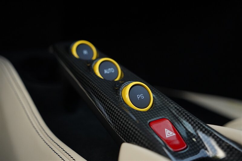 2022 Ferrari F8 Spider - Photo 16 - Bonita Springs, FL 34134