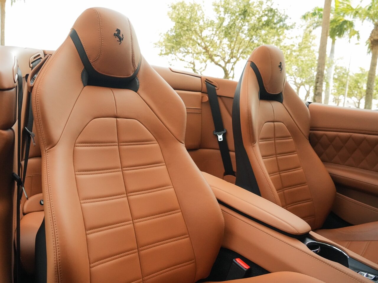 2017 Ferrari California T photo 35