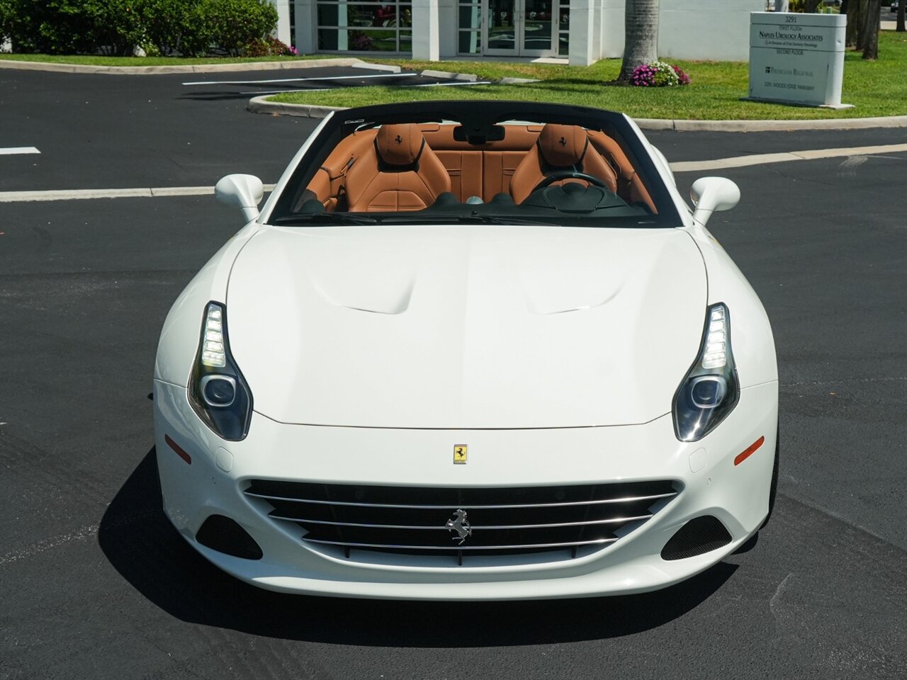 2017 Ferrari California T photo 5