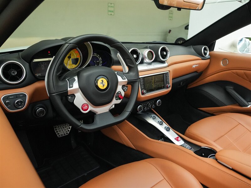 2017 Ferrari California T photo 2