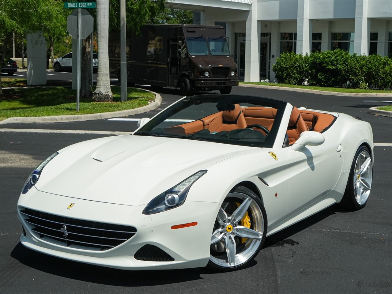2017 Ferrari California T photo 9