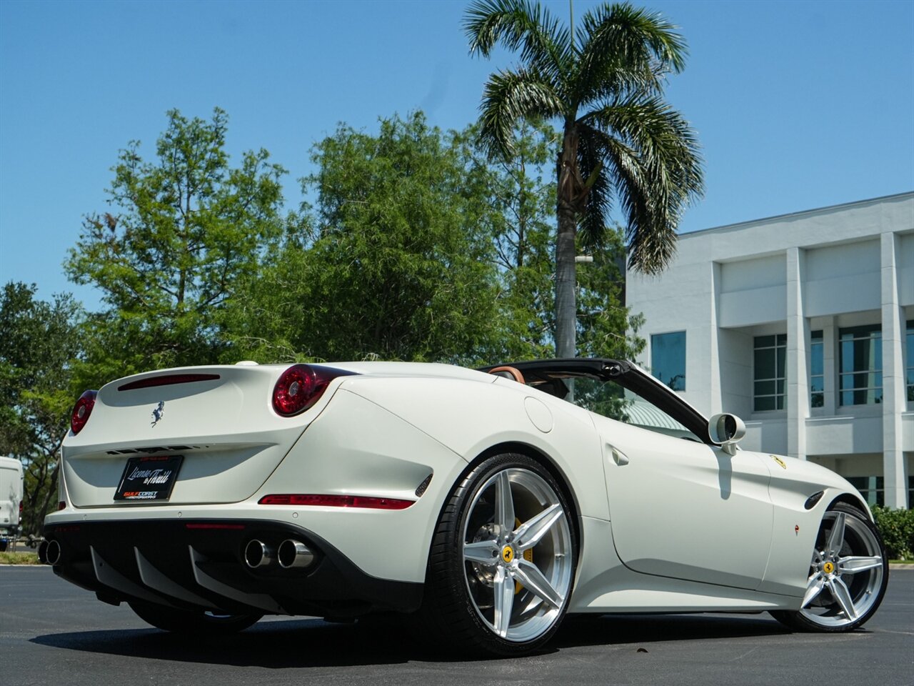2017 Ferrari California T photo 58