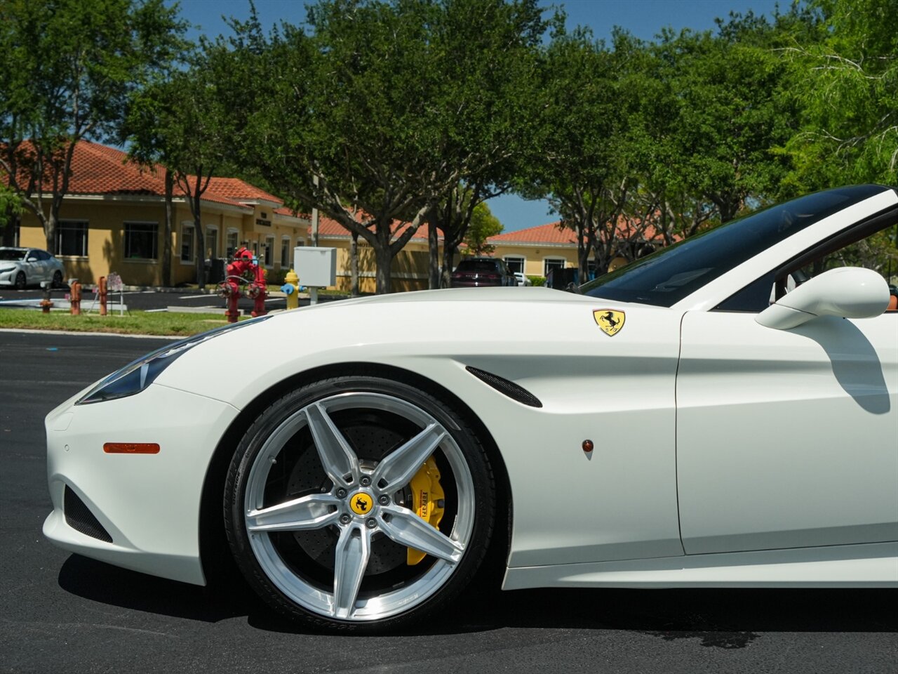 2017 Ferrari California T photo 43