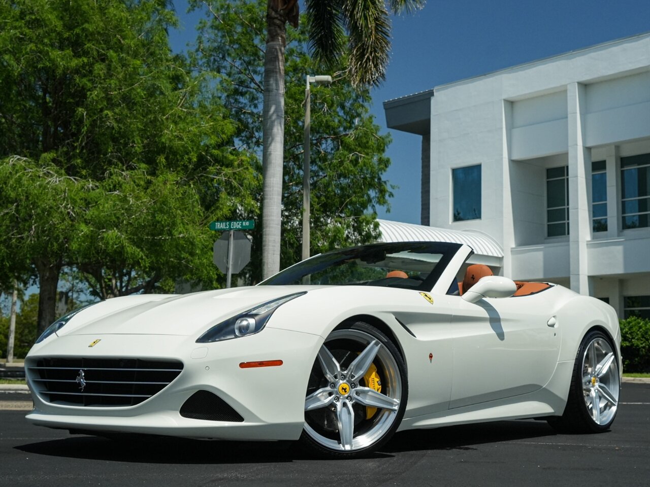 2017 Ferrari California T photo 10