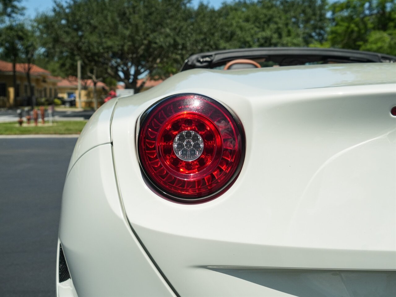 2017 Ferrari California T photo 55