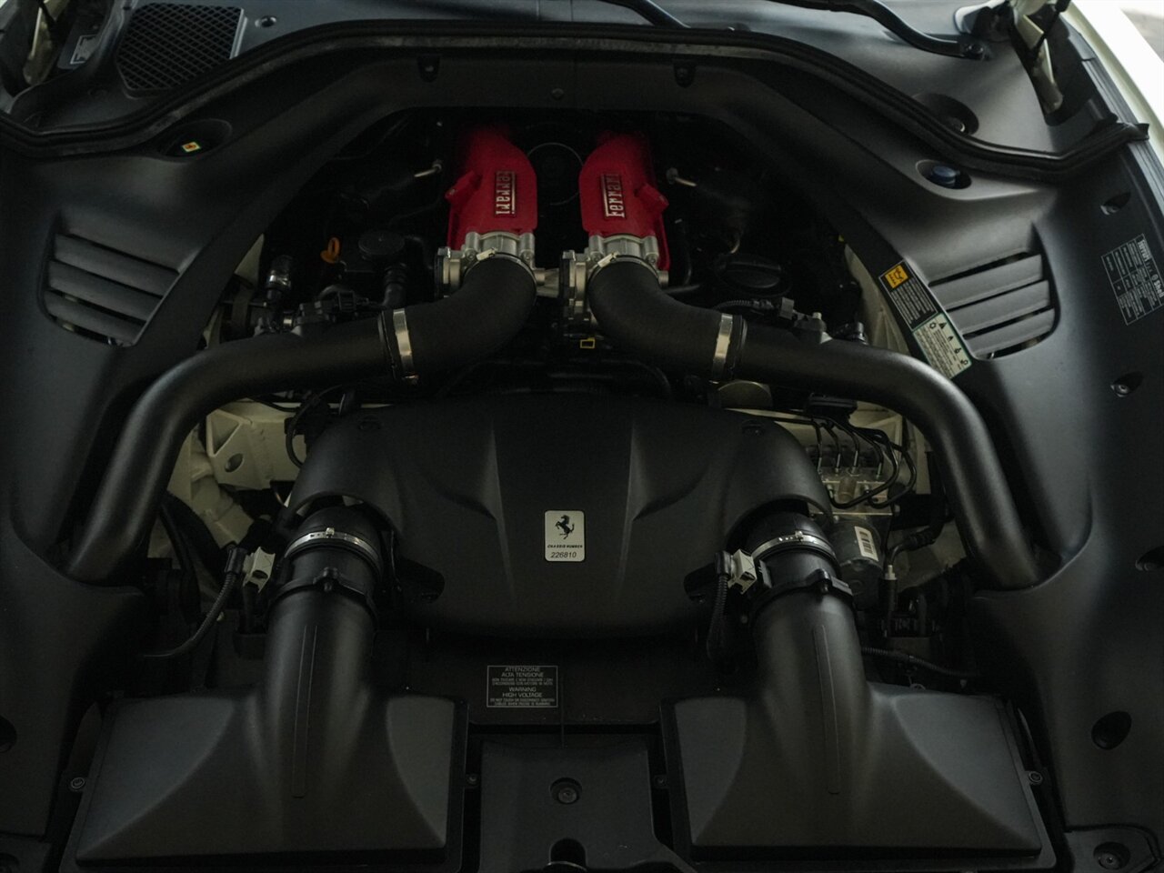 2017 Ferrari California T photo 38