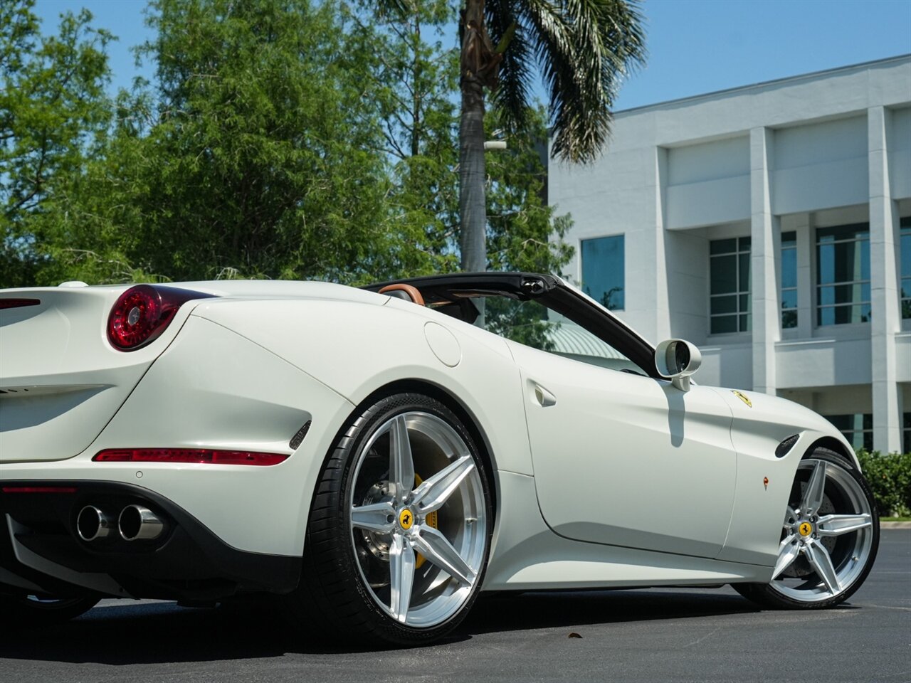 2017 Ferrari California T photo 59