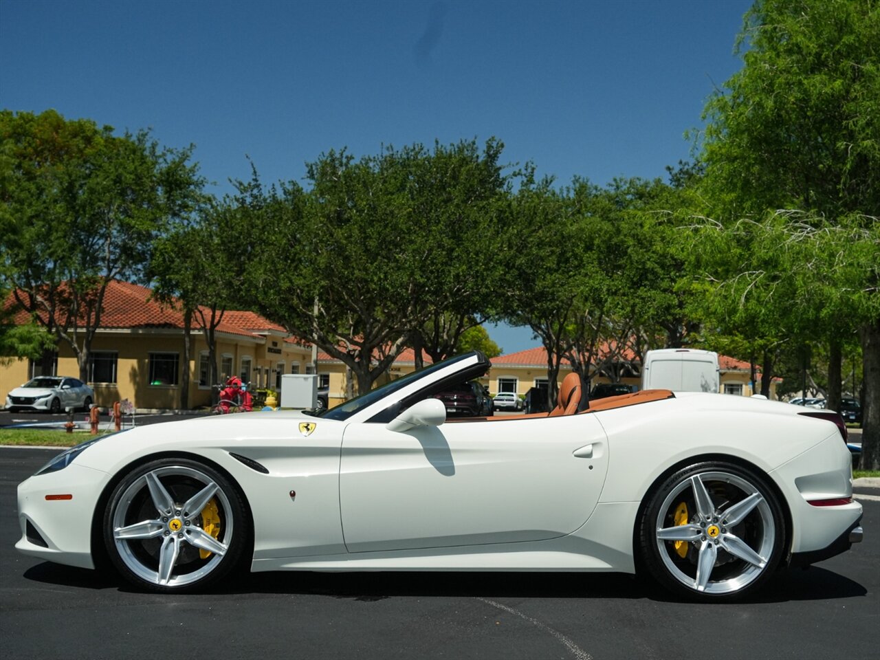 2017 Ferrari California T photo 42
