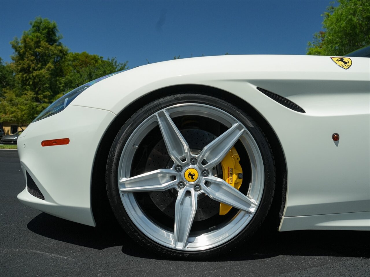 2017 Ferrari California T photo 44
