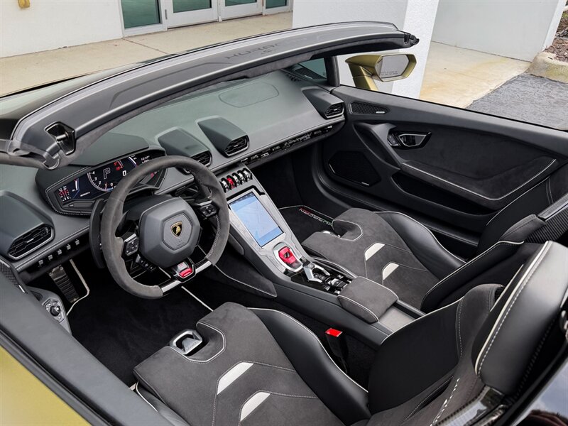 2022 Lamborghini Huracan EVO Spyder - Photo 2 - Bonita Springs, FL 34134