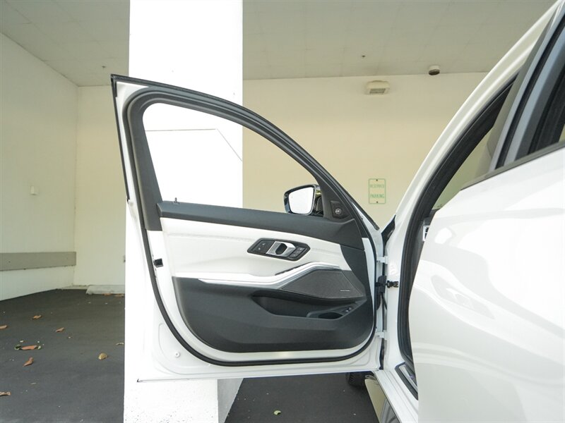 2025 BMW M3 Competition xDrive - Photo 26 - Bonita Springs, FL 34134