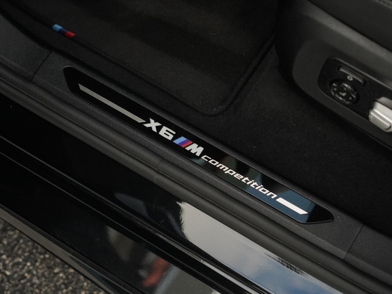 2021 BMW X6 M   - Photo 32 - Bonita Springs, FL 34134