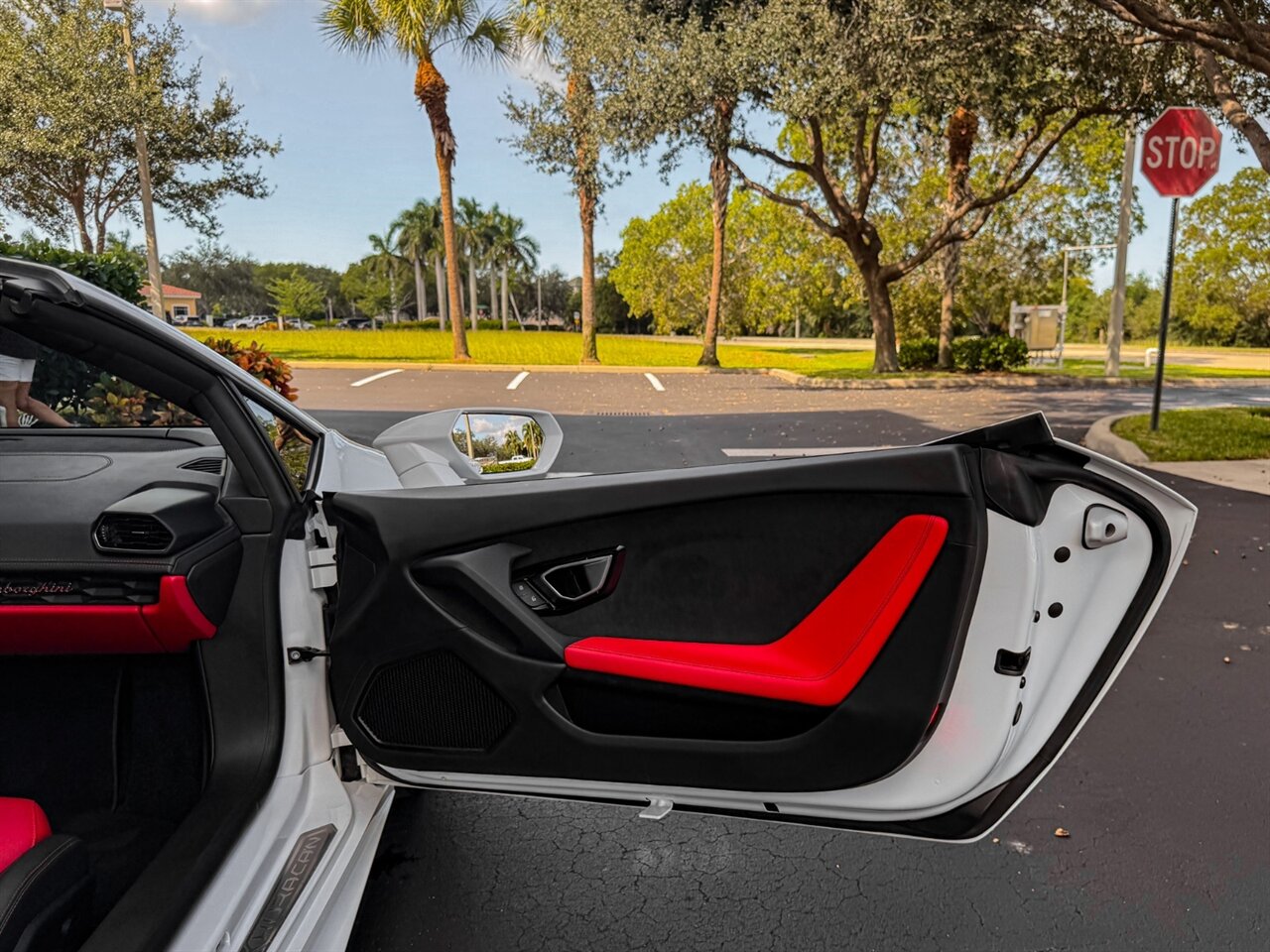 2017 Lamborghini Huracan LP 610-4 Spyder   - Photo 38 - Bonita Springs, FL 34134