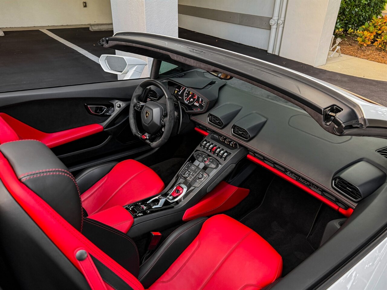 2017 Lamborghini Huracan LP 610-4 Spyder   - Photo 29 - Bonita Springs, FL 34134