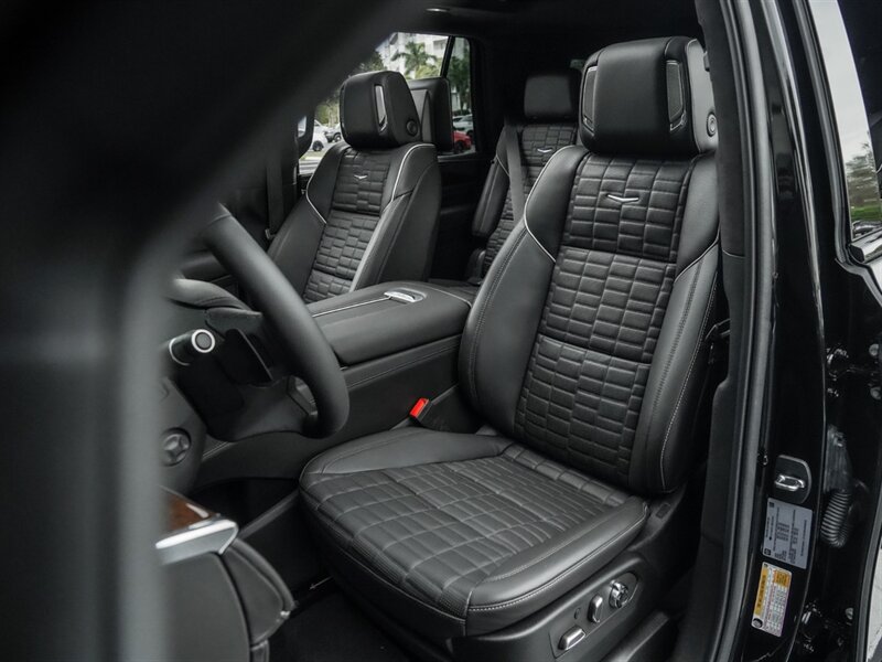 2022 Cadillac Escalade Sport Platinum   - Photo 18 - Bonita Springs, FL 34134