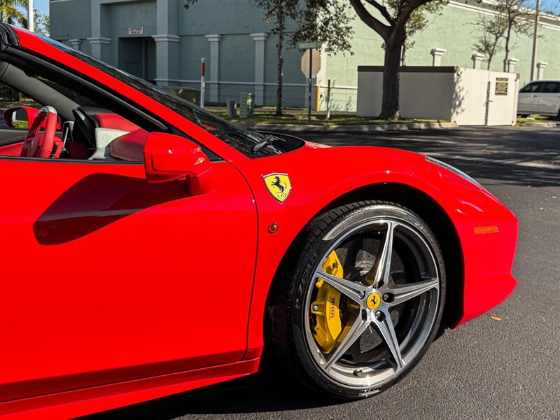 2015 Ferrari 458 Spider   - Photo 75 - Bonita Springs, FL 34134