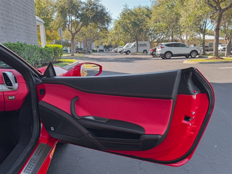 2015 Ferrari 458 Spider   - Photo 46 - Bonita Springs, FL 34134