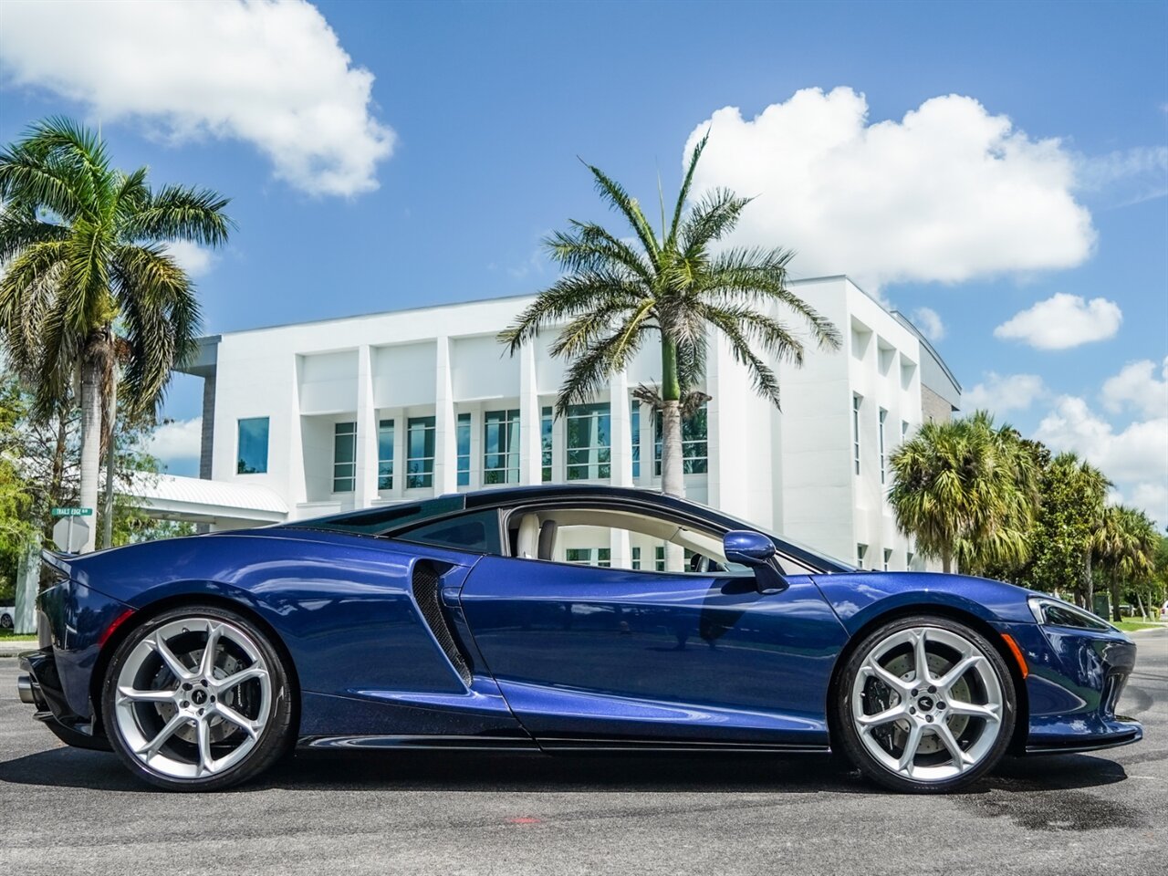 2020 McLaren GT   - Photo 40 - Bonita Springs, FL 34134