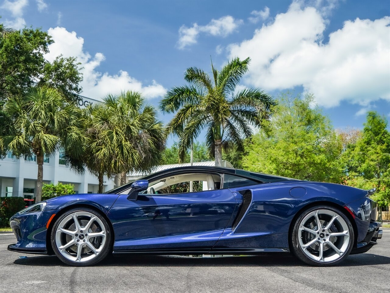 2020 McLaren GT   - Photo 29 - Bonita Springs, FL 34134