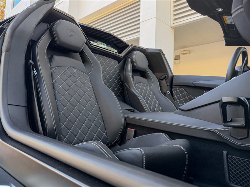 2016 Lamborghini Aventador LP 700-4  Roadster - Photo 32 - Bonita Springs, FL 34134