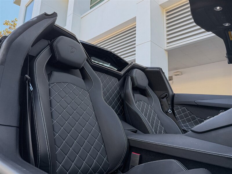 2016 Lamborghini Aventador LP 700-4  Roadster - Photo 33 - Bonita Springs, FL 34134