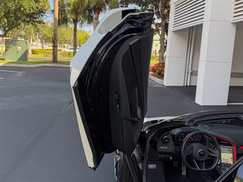 2021 McLaren 720S Spider Performance - Photo 26 - Bonita Springs, FL 34134